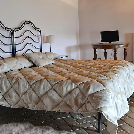 Castello Bonaccorsi In Sabina Bed & Breakfast *
